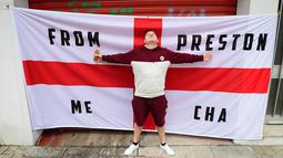 Suporter Inggris dan Rusia kembali bentrok saat kedua belah kubu bertemu di Lille, Prancis, Selasa (14/6/2016) atau Rabu dini hari WIB. (AFP/Leon Neal)