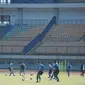 Skuat Persib Bandung menggelar latihan perdana di Stadion Gelora Bandung Lautan Api (GBLA), Senin (10/8/2020) pagi. (Foto: MO Persib)