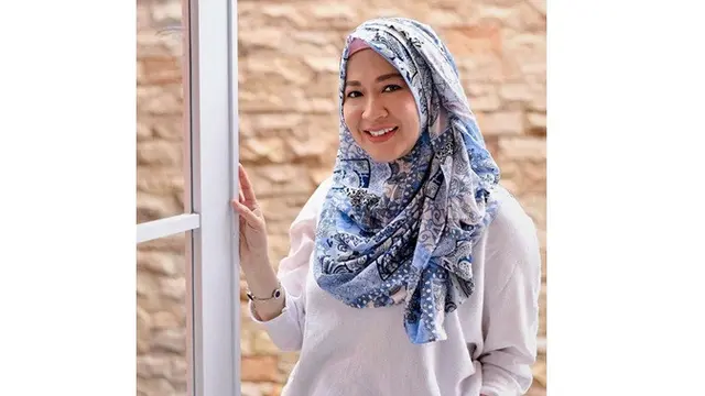 Jarang Tersorot, Ini 7 Potret Terbaru Okie Agustina yang Makin Menawan