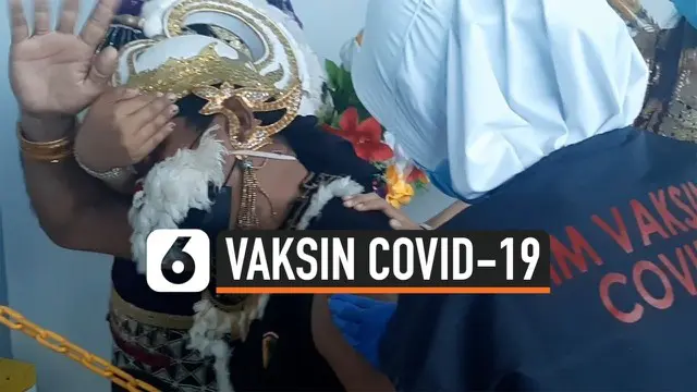 VIDEO: Momen 'Wayang' Tutup Mata Saat Disuntik Vaksin Covid-19