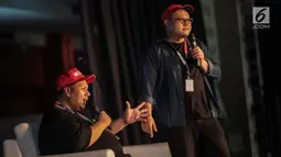 Komika Mo Sidik (kiri) dan Isman HS tampil dalam Jakarta International Comedy Festival (JICOMFEST) 2019, JIExpo Kemayoran, Jakarta, Minggu (4/8/2019). JICOMFEST 2019 menyajikan stand up comedy, video komedi, musik komedi, komedi tradisional dan kompetisi stand up comedy. (Liputan.com/Faizal Fanani)