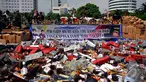 Puluhan ribu minuman keras dikumpulkan Dirjen Bea Cukai untuk dimusnahkan, Jakarta, Kamis (18/12/2014). (Liputan6.com/Johan Tallo)