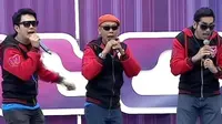 Trio Ubur-Ubur membawakan lagu Munaroh dalam acara inBox SCTV (05/07/2014).   