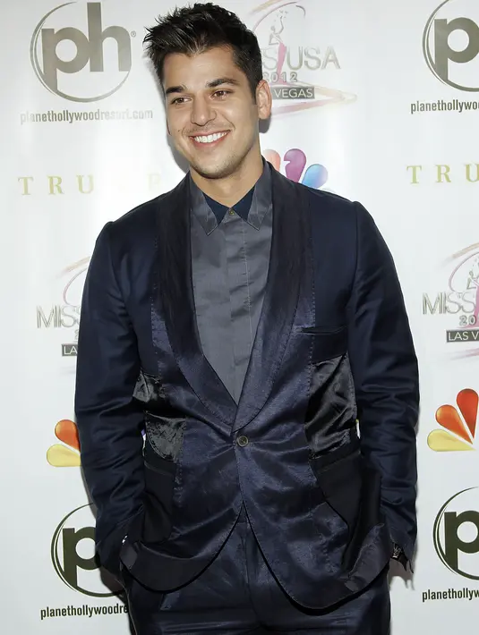 Meskipun pernikahannya tidak direstui oleh keluarga besar Kardashian. Rob pantang mundur untuk melangkah ke jenjang yang lebih serius dengan Blac Chyna. (AFP/Bintang.com)