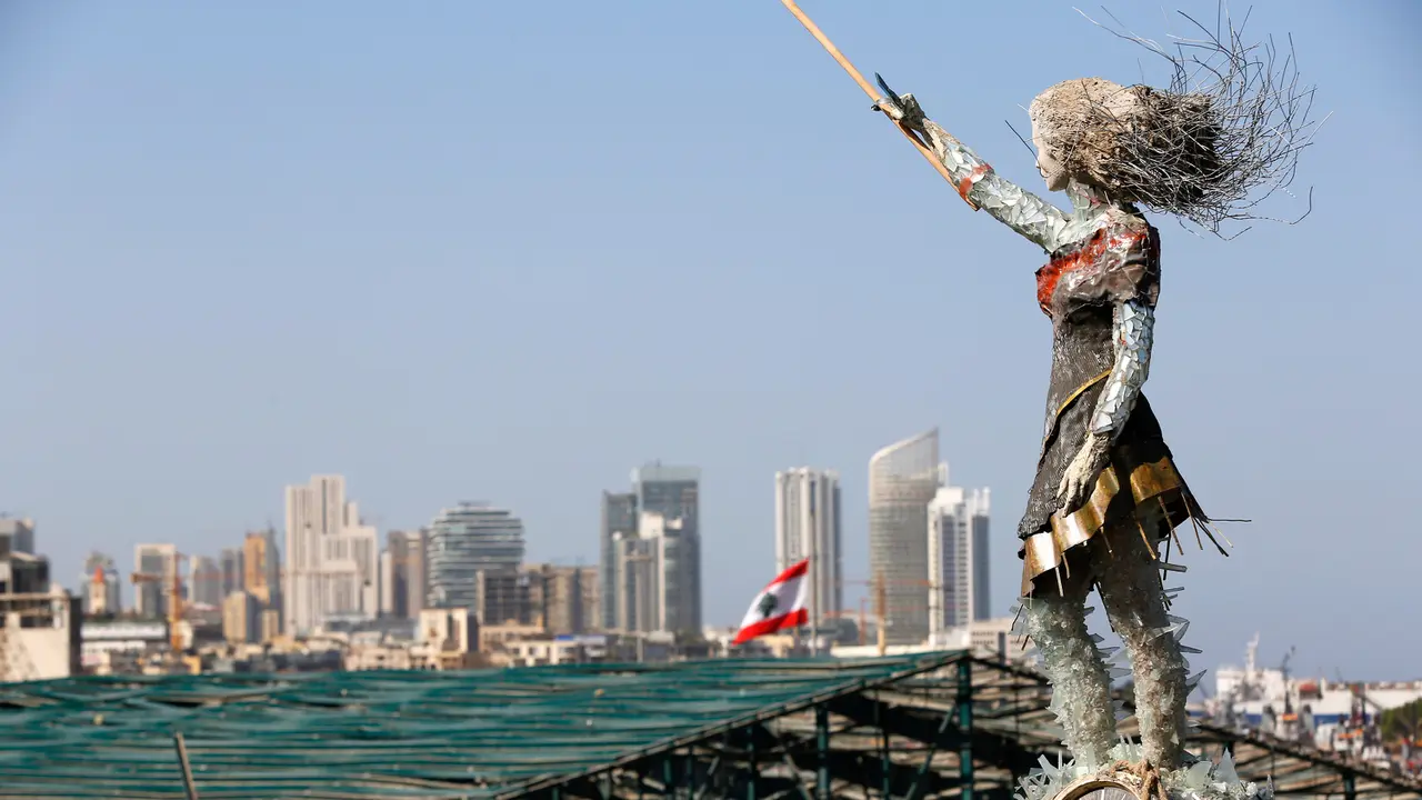 Patung Perempuan di Lebanon