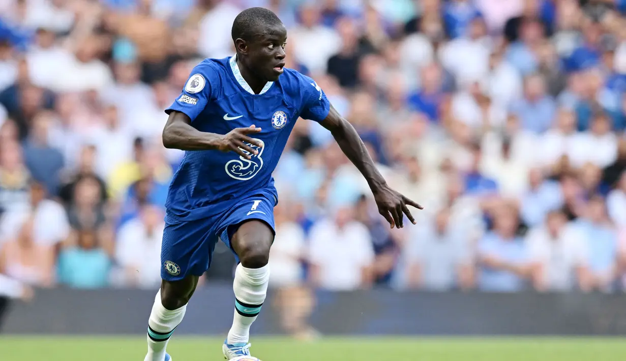 Nasib kurang baik dialami N'Golo Kante pada musim ini. Kante mengalami cedera dan masih berjuang untuk pemulihannya. (AFP/Glyn Kirk)