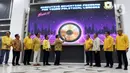Ketua Umum Partai Golkar Airlangga Hartarto secara simbolis membuka Kuliah Umum Partai Golkar di Golkar Institute, Jakarta, Senin (13/3/2023). Hadir pula Wakil Ketua Umum Golkar Bidang Pemenangan Pemilu Ridwan Kamil, Wakil Ketua Umum Golkar Bidang Penggalangan Strategis Rizal Mallarangeng, Sekretaris Jenderal Golkar Lodwijk F Paulus, Bendahara Unum Golkar Dito Ganinduto, dan Ketua DPP Golkar Ace Hasan. (Liputan6.com/Johan Tallo)