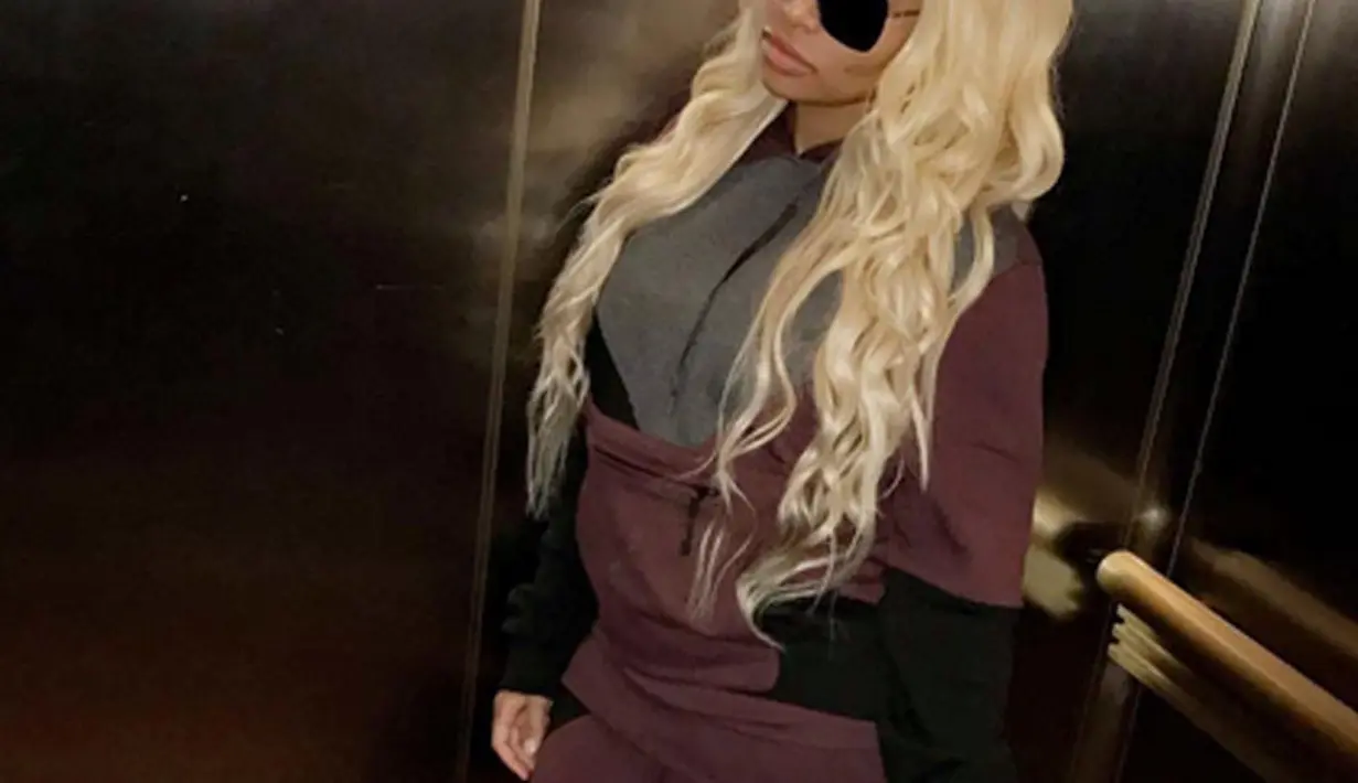 Pertengkaran bukan hal yang aneh untuk pasangan Rob Kardashian dan Blac Chyna. Seperti pada bulan Desember lalu, keduanya dikabarkan hampir berpisah. Mengatasi itu, saat ini keduanya menjauhi keluarga Kardashian. (Instagram/blacchyna)