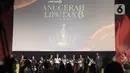 Wakil Menteri Kependudukan dan Pembangunan Keluarga/Wakil Kepala BKKBN, Ratu Ayu Isyana Bagoes Oka (kelima kiri) berfoto bersama enam perempuan Indonesia yang melalui karya, dedikasi, dan kepemimpinannya telah memberi dampak positif bagi komunitas dan lingkungannya menerima Anugerah Perempuan Hebat 2025 dalam ajang penghargaan tahunan Anugerah Liputan6 2025 di The Hall, Lantai 8 SCTV Tower, Senayan, Jakarta, Kamis (16/10/2025). (Liputan6.com/Helmi Fithriansyah)