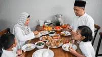 Tips Merawat Hubungan Keluarga lewat Tradisi Iftar Bersama, Makin Harmonis dan Tentram