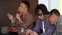 Perwakilan Bank Mandiri Budi Hartono memberikan keterangan pers usai MoU kerjasama penggunaan Mandiri e-cash, Jakarta, Rabu (23/9/2015). Mandiri e-cash sebagai alat pembayaran bagi penerima manfaat Dana Pensiun Pertamina (Liputan6.com/Angga Yuniar)