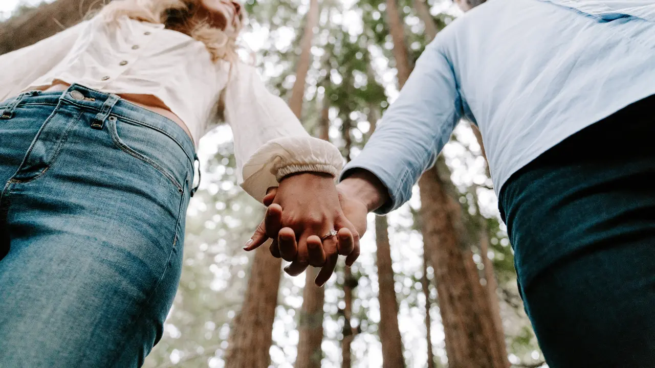 pasangan cinta
