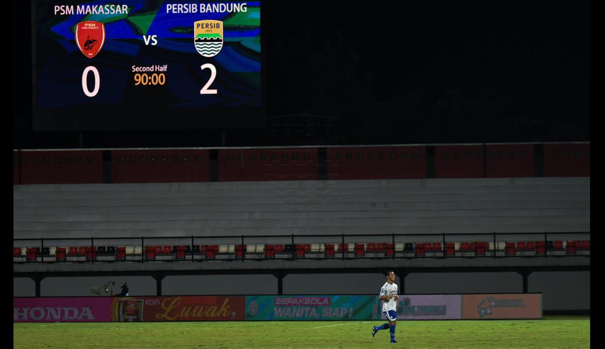 Laga berakhir dengan skor 2-0 untuk kemenangan Persib Bandung. Hasil tersebut membuat anak asuh Robert Alberts naik ke posisi ketiga klasemen sementara dengan raihan 53 poin, kalah satu angka dari Bali United, dan dua poin dari Arema FC. (Dok. Persib Bandung)