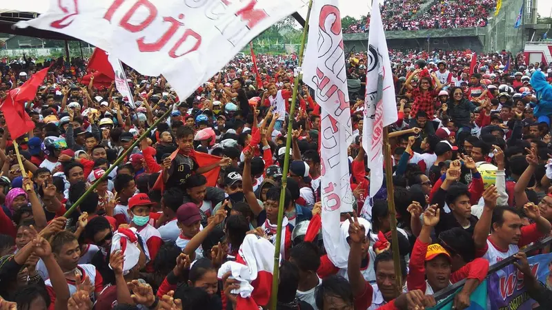 Kampanye terbuka paslon petahana Idza Priyanti - Narjo (Idjo) di Stadion Karangbirahi Brebes. 