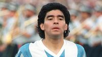1. Diego Maradona (Striker) – Legenda Argentina ini dinyatakan positif menggunakan kokain pada tahun 1991. Akibat ulahnya, si pemilik gol tangan Tuhan itu dijatuhi hukuman larangan aktif di dunia sepak bola selama 15 bulan. (AFP/Sven Nackstrand)