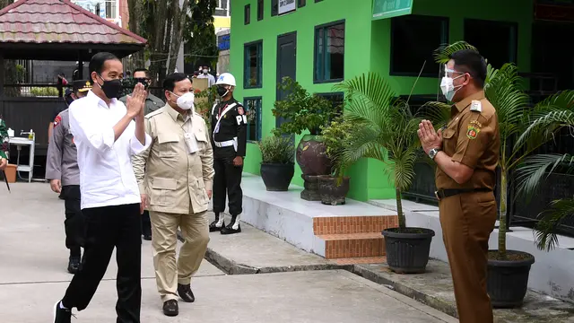 Jokowi ditemani Prabowo meninjau vaksinasi Covid-19 di Kaltim