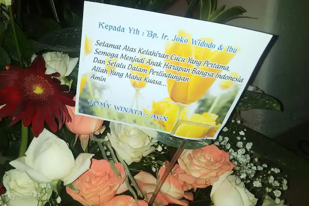 20160310-Jokowi-Cucu-Megawati-danTomy-Winata-Karangan Bunga-Solo