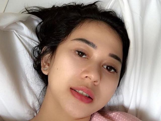 Cantik Foto Foto Aura Kasih Saat Berbaring News Entertainment Fimela Com