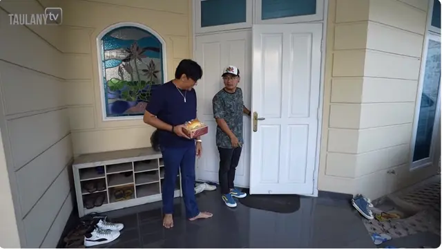 10 Potret Kantor Baru Wendy Cagur, Kolam Renang dan Halaman Belakang Luas