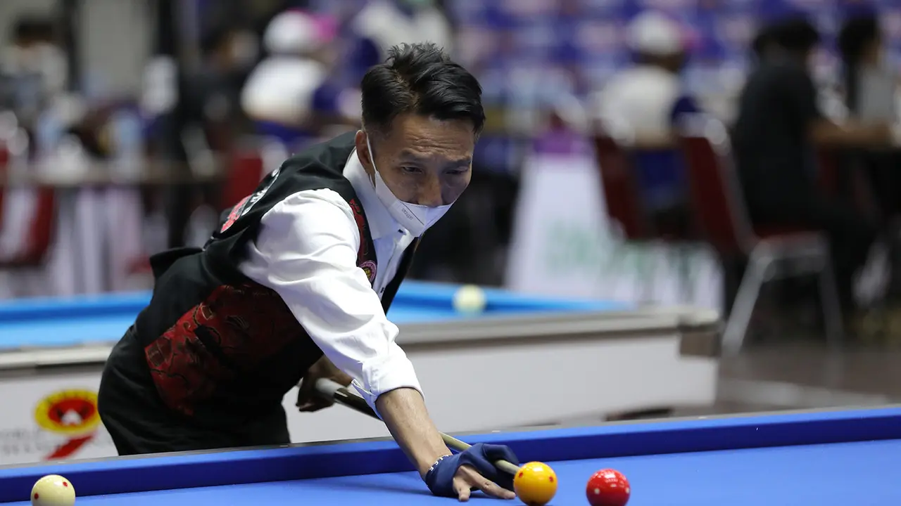 James Lengkang merebut emas biliar PON XX Papua