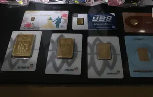 Emas batangan terlihat di galeri 24 Pegadaian, Tangerang, Selasa (7/7/2020). Kenaikan harga emas Pegadaian khusus batangan 1 gram cetakan Antam di tengah lonjakan kasus virus corona menjaga permintaan untuk safe havenlogam mulia. (Liputan6.com/Angga Yuniar)