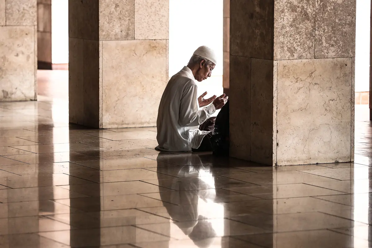 20160606-Puasa Hari Pertama, Warga Isi Waktu dengan Bertadarus di Masjid Istiqlal-Jakarta