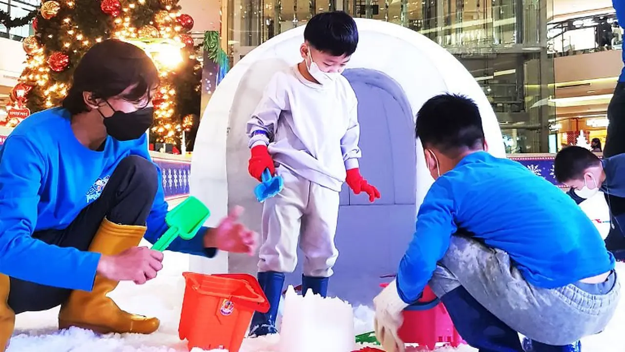Merayakan Natal sambil Measakan Hujan Salju di Mal Taman Anggrek