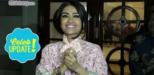 Dalam sebuah kontes lagu, Dewi Perssik mengkritik peserta yang membawakan lagu ‘Aku Rapopo’. Dewi Perssik menyebutkan lagu tersebut tidak bagus. Mendengar hal tersebut, bagaimana reaksi Julia Perez?