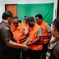 Para terdakwa korupsi pembangunan Masjid Raya Senapelan Pekanbaru saat ditahan penyidik Kejati Riau. (Liputan6.com/M Syukur)