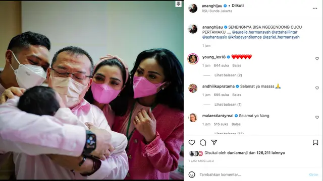Momen Anang Hermansyah Gendong Cucu Pertamanya Didampingi Ashanty dan Krisdayanti. (instagram.com/ananghijau)