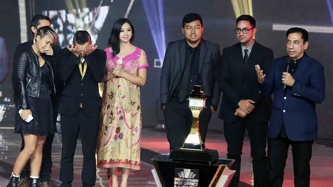 [Bintang] Film Cek Toko Sebelah (Kategori Film Terbaik)