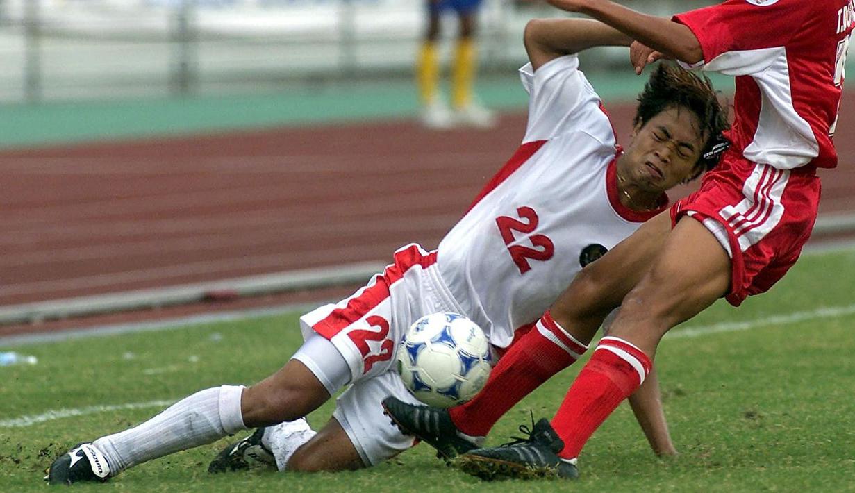 Tim Garuda datang dengan 24 pemain, termasuk Gendut Doni Christiawan yang tampil menawan menggantikan Bambang Pamungkas. Debutnya apiknya saat melawan Myanmar berhasil membuat dirinya menyarangkan dua gol ke gawang lawan. (Foto: AFP/Pornchai Kittiwongsakul)