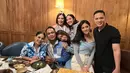 Kekasih Naysila Mirdad menggelar pesta ulang tahun bersama teman-teman. Tampak hadir adik Arfito, Kiky Hutagalung. (Foto: Instagram/@naymirdad)