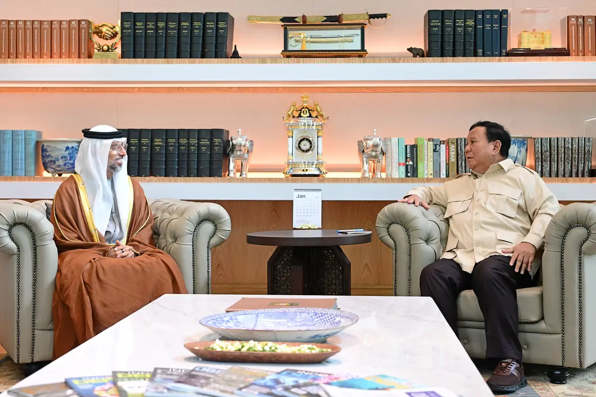 Presiden Prabowo Subianto menerima Menteri Energi dan Infrastruktur Uni Emirat Arab (UEA), Suhail Mohamed Al Mazrouei di Kertanegara, Jakarta, Kamis (30/1/2025). (Liputan6.com/Lizsa Egeham)