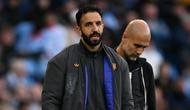 Manajer Manchester United, Ruben Amorim, memimpin anak asuhnya saat bertandang ke markas Manchester City pada pekan 4 Liga Inggris 2025/2026 di Etihad Stadium, Minggu (14/9/2025) malam WIB. (Oli SCARFF / AFP)