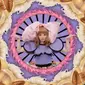 Artis K-Pop banyak yang disebut pengikut Illuminati dengan simbol yang tersebar di karyanya. Kini, giliran penyanyi Jepang Kyary Pamyu Pamyu