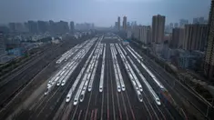 Foto udara menunjukkan kereta terparkir di Wuhan, Provinsi Hubei, China tengah (10/2/2020). Demi mengendalikan penyebaran wabah pneumonia coronavirus baru (novel coronavirus pneumonia/NCP), kereta keberangkatan dan kedatangan di Provinsi Hubei ditangguhkan atau dijadwalkan ulang. (Xinhua/Xiao Yijiu)