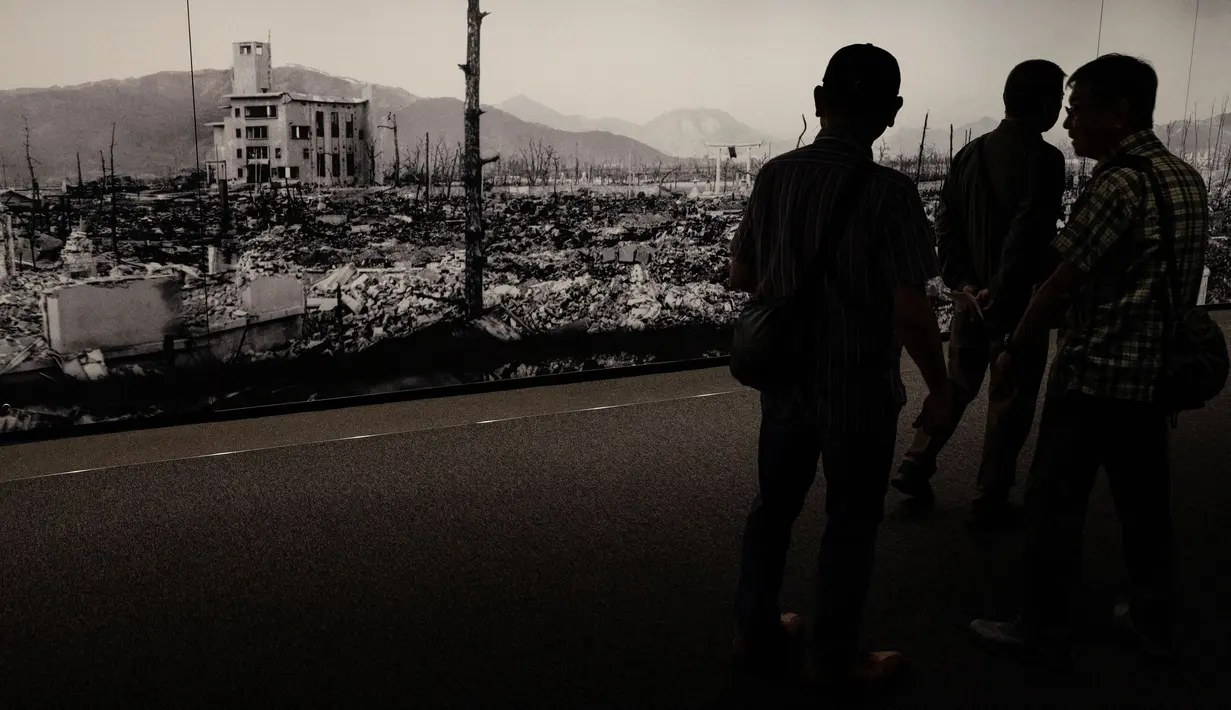 Museum Peringatan Perdamaian Hiroshima adalah sebuah museum yang terletak di Taman Peringatan Perdamaian Hiroshima, tengah Hiroshima, Jepang, yang didedikasikan untuk mendokumentasikan serangan bom atom Hiroshima pada Perang Dunia II. (AFP/Richard A. Brooks)