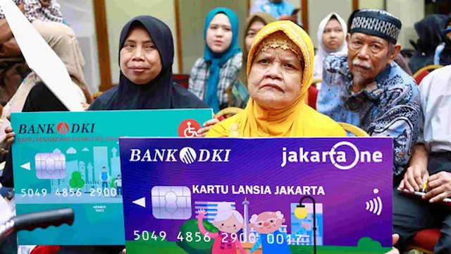Warga Lansia Bersyukur Dapat KLJ, Bisa Belanja Kebutuhan Pokok
