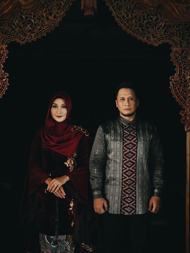 6 Potret Tampan Sandy Nasution, Suami Dian Pelangi