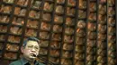 Presiden SBY membantah telah menerima aliran dana dari Australia terkait percetakan 550 juta lembar uang pecahan Rp 100.000 seperti yang diungkapkan situs WikiLeaks, Bogor, Kamis (31/7/14). (ANTARA FOTO/Andika Wahyu)