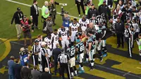 Suasana tegang mewarnai acara lempar koin pada Super Bowl 50 (Reuters)