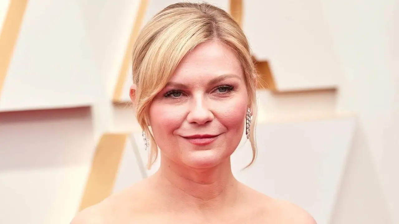 Kirsten Dunst di red carpet Oscar 2022