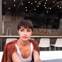 Ilustrasi rambut pixie - pendek (unsplash/ Tanja Heffner)