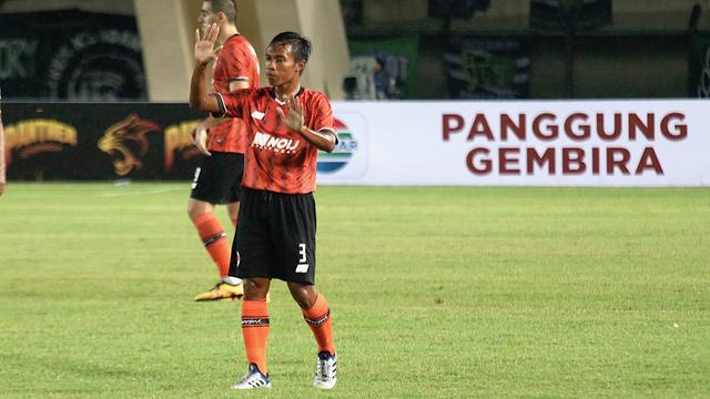 Bek Perseru Serui, Irvan Febrianto.