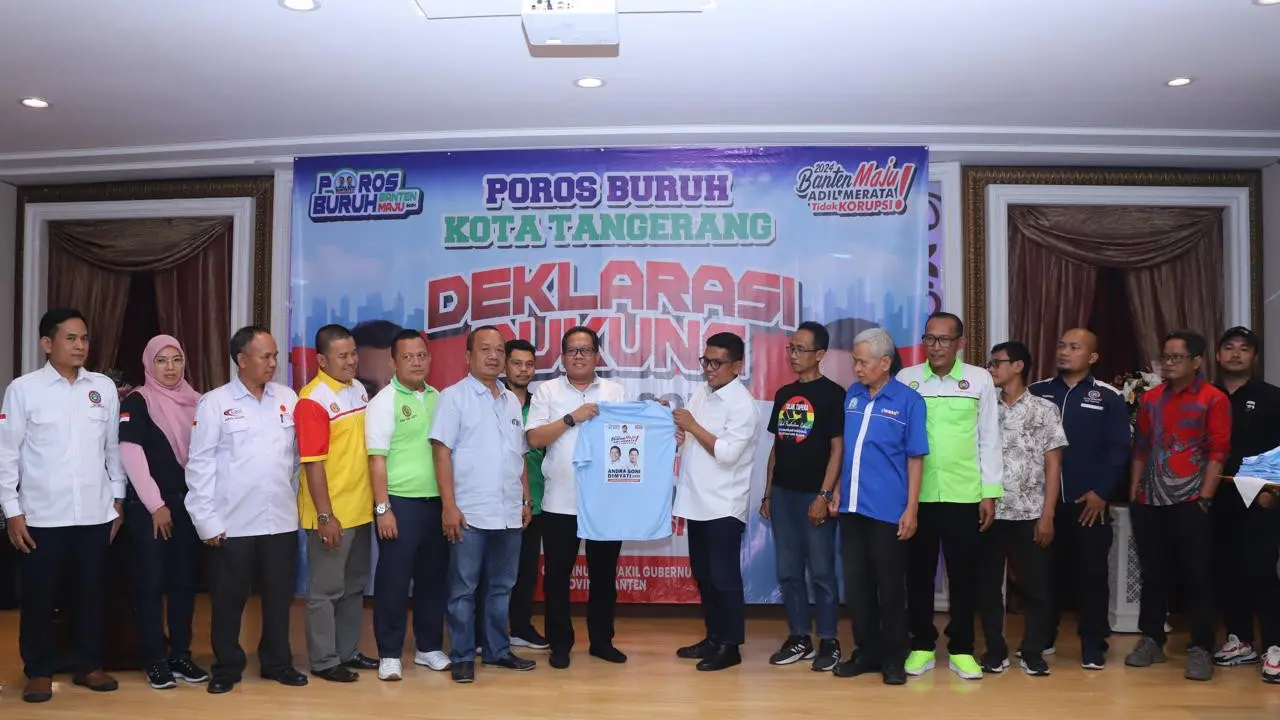 12 Aliansi Serikat Pekerja (buruh) Kota Tangerang mendukung pasangan calon (paslon) Gubernur Banten Andra Soni dan Dimyati Natakusumah, sebagai Gubernur dan Wakil Gubernur Banten periode 2024–2029, dalam perhelatan Pilkada 2024 (Liputan6.com/Pramita Trist