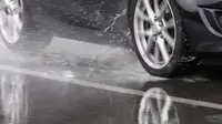 Waspadai Bahaya Aquaplaning saat Hujan, Ini Cara Mencegahnya agar Tetap Aman di Jalan