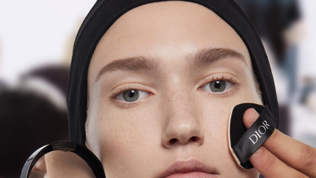 Kulit Berminyak? Begini Cara Memilih Cushion yang Tepat Agar Makeup Awet