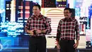 Cagub DKI nomor urut dua, Basuki Tjahaja Purnama ditemani Djarot Saiful Hidayat memberikan penjelasan programnya pada Debat Cagub DKI Putaran Kedua di Hotel Bidakara, Pancoran, Jakarta, Jumat (27/1). (Liputan6.com/Faizal Fanani)