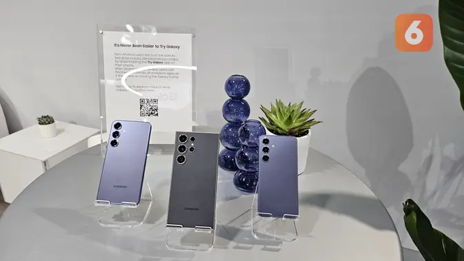 <p>Samsung resmi mengungkap keberadaan Samsung Galaxy S24 di event Galaxy Unpacked 2024 di San Jose, California, AS.Tiga model smartphone dirilis sekaligus, yakni Galaxy S24 yang punya layar 6,2 inci, Galaxy S24 Plus yang memiliki layar 6,7 inci dan Galaxy S24 Ultra yang memiliki layar 6,8 inci. (Liputan6.com/ Yuslianson)</p>
